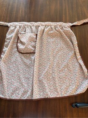 Vintage-style Half Apron with Red Floral Print